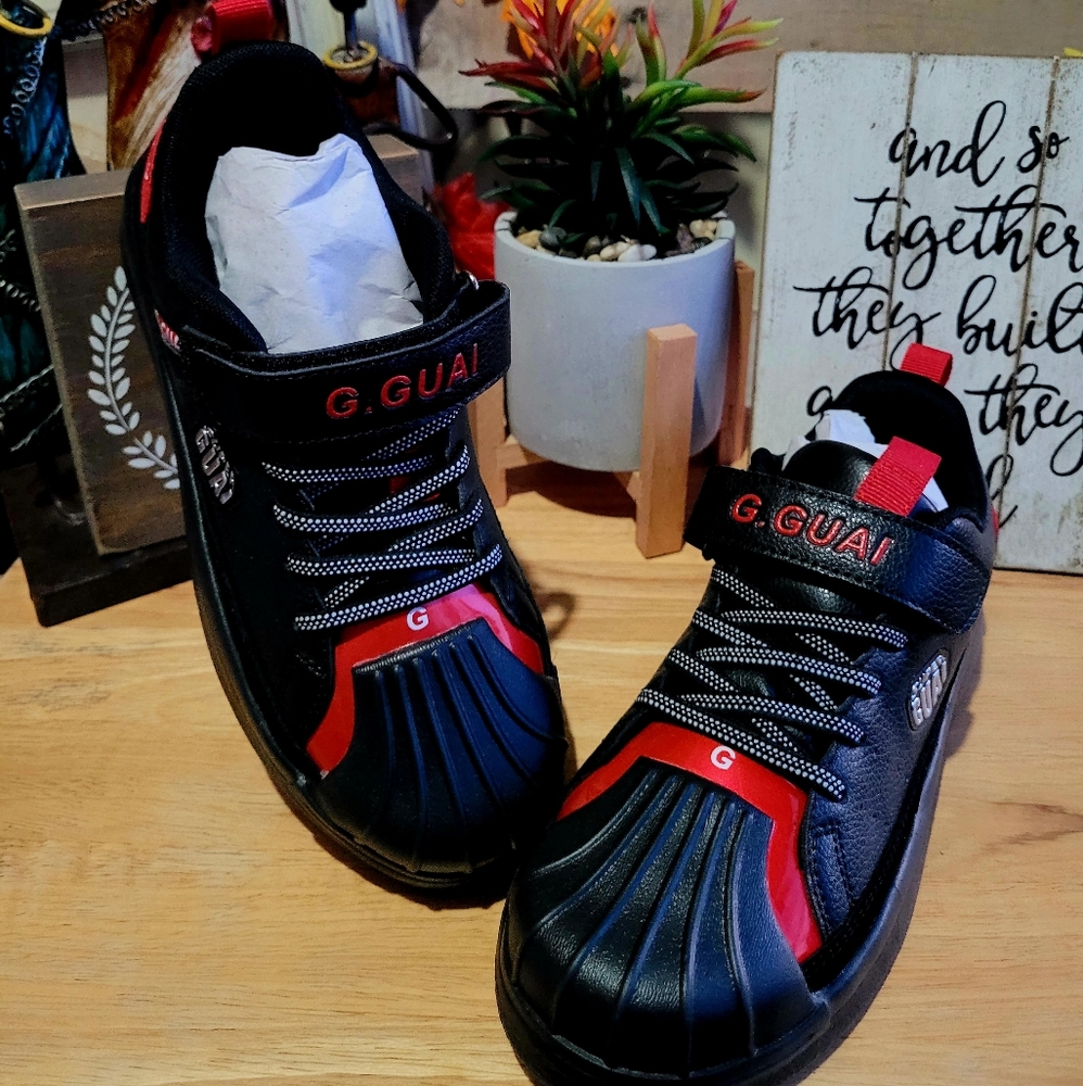 G. Guai Boys Sneakers